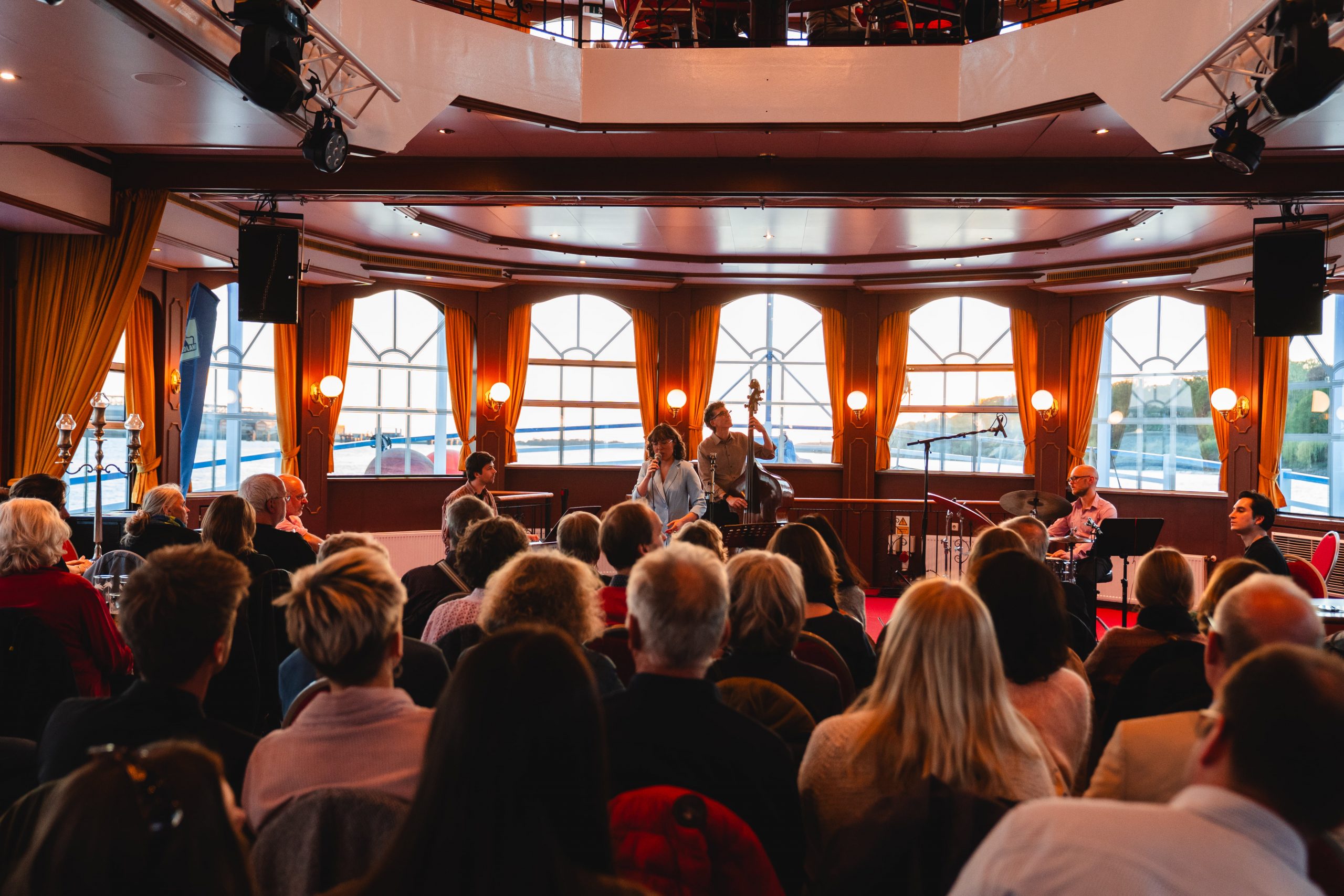 Jazzgenuss am Nachmittag – Live-Musik und Hafenblick auf der Winter Jazz Cruise erleben