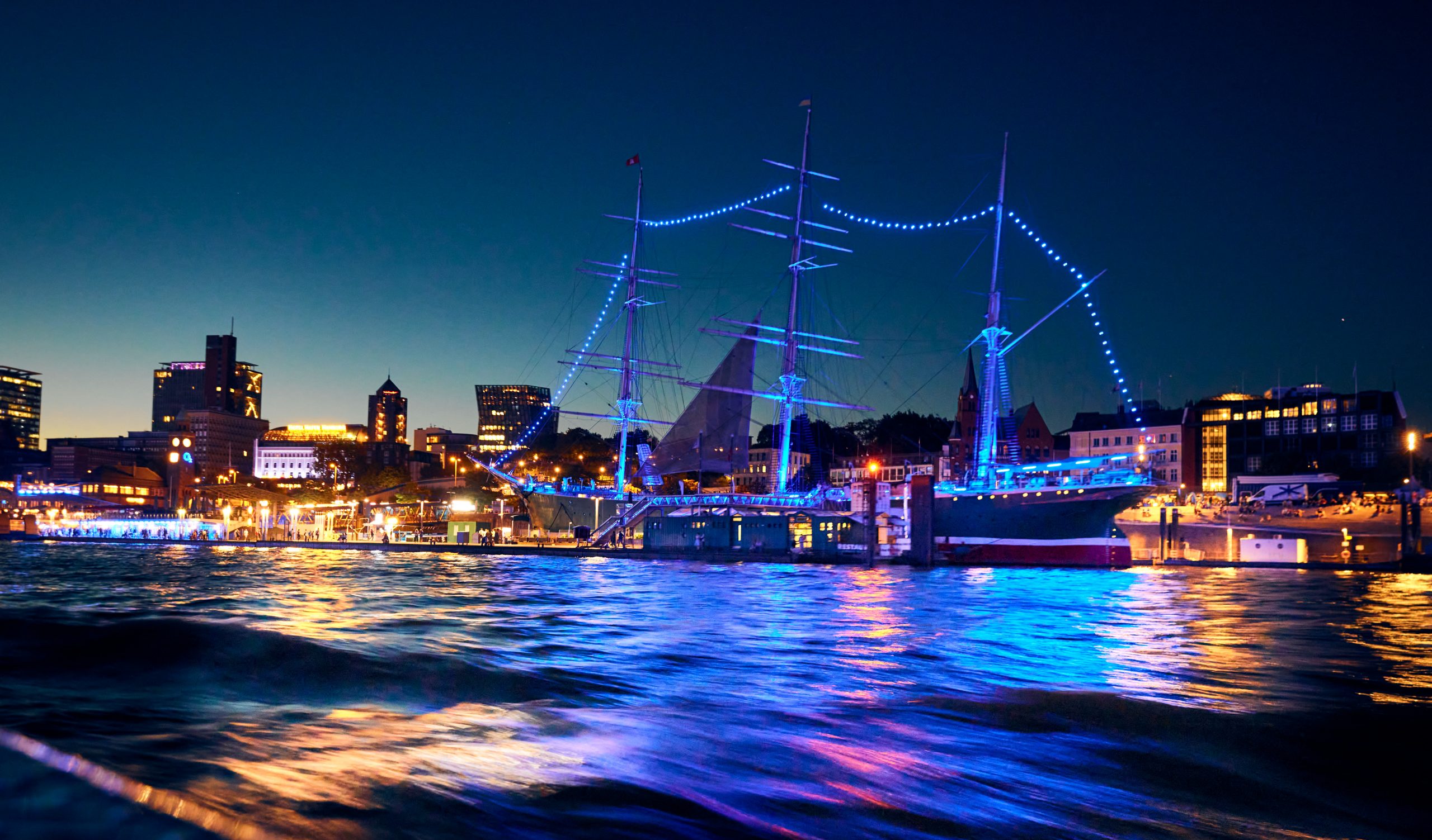 Hafenrundfahrt zu dem Blue Port