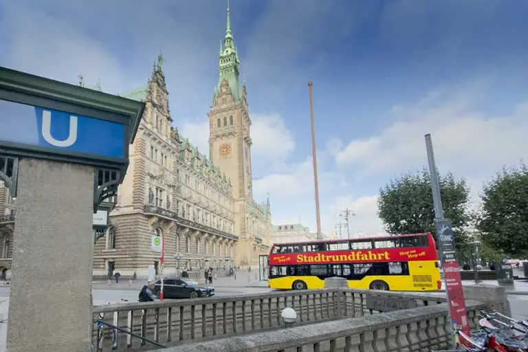 Doppeldecker Rathaus Haltestelle